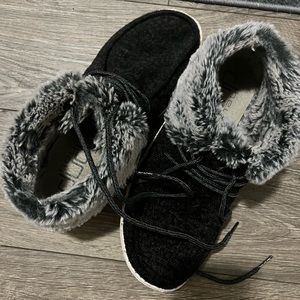 Hey Dude, size 9.5, grey ankle booties